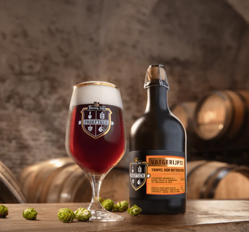 Vatgerijpte Tripel Hop Bitter Fruit (50 cl kruik)
