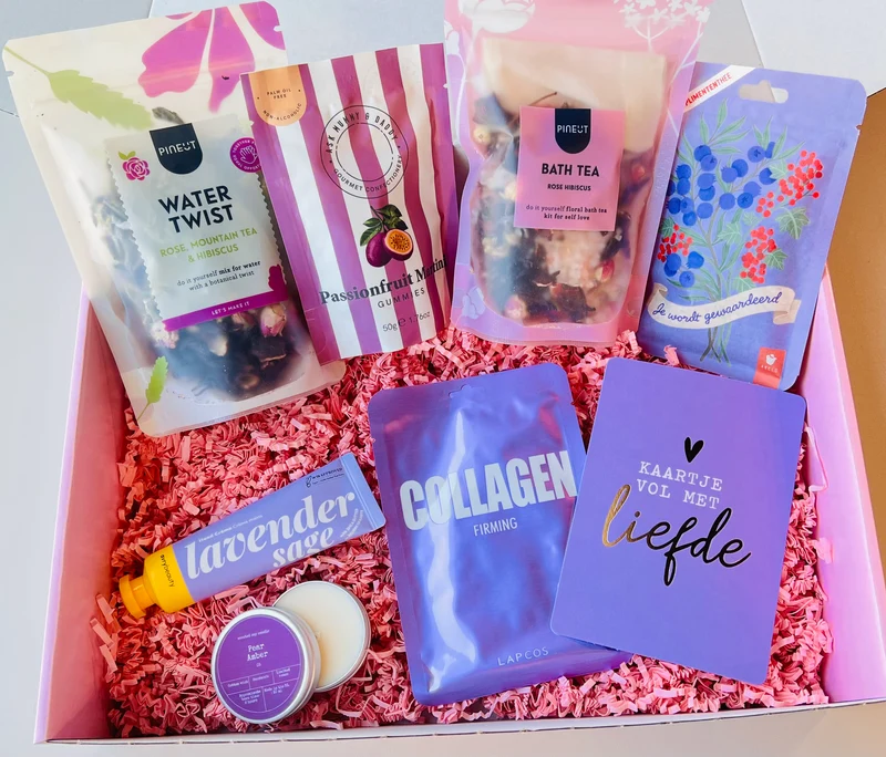Mystery Maand Box Mei – Purple Self Care Cadeaubox