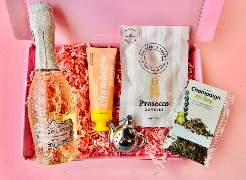 Feestelijke Cadeaubox – Prosecco Gummies, Thee & Luxe Accessoires