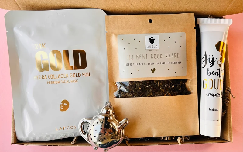 Brievenbus Cadeau Gold – Luxe Cadeaubox met Thee, Chocolade & Verwenmoment
