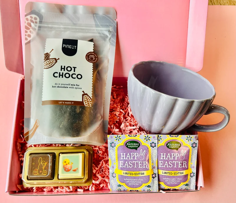 Paas Cadeaubox met Mok, Hot Chocolate & Pralines | Paas Cadeau