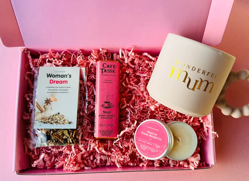 Moederdag cadeau – cadeaubox voor mama met thee, chocolade & kaars 💛