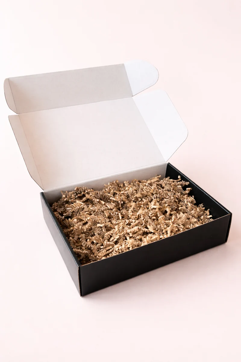 zwarte cadeaubox met naturel vulling