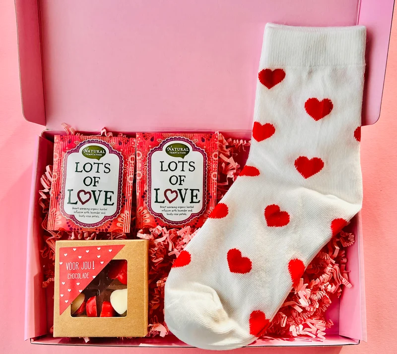 Brievenbus Cadeau Hartjes – Sokken & Chocolade | Lots of Love