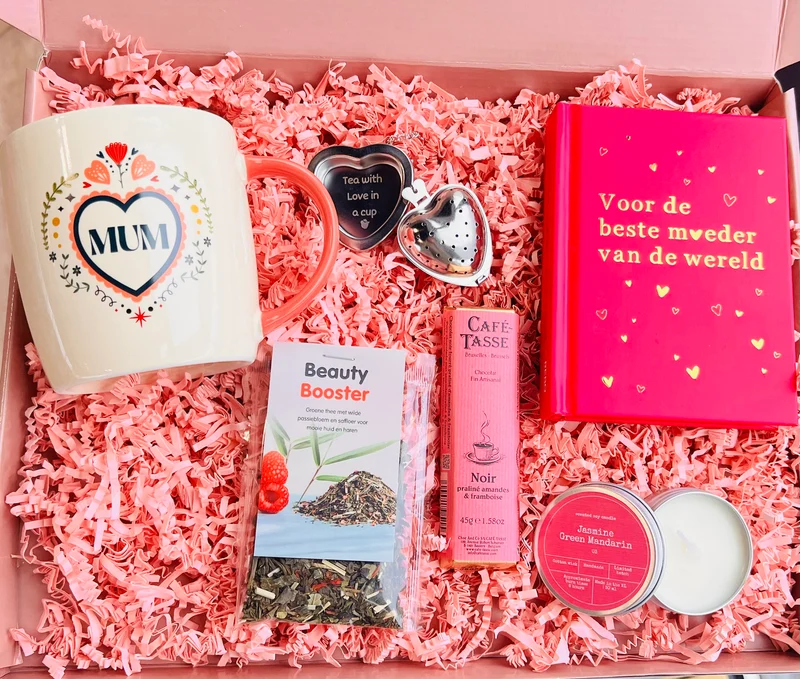 Luxe Moederdag Cadeaubox met MUM Mok, Kaars & Chocolade