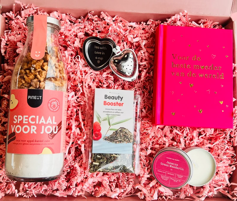 Moederdag Cadeaubox – Luxe Moederdag Cadeau met Pineut Bakmix, Geurkaars & Thee