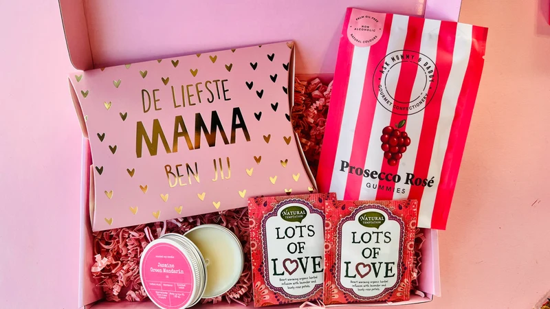 Moederdag Brievenbus Cadeau – De Liefste Mama Cadeaubox met Thee & Zoet