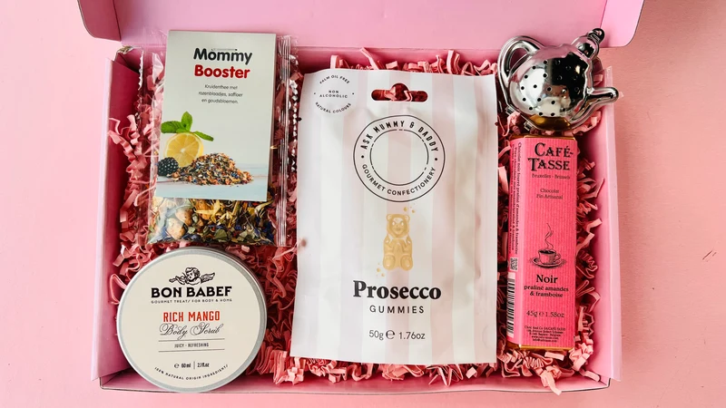 Moederdag Brievenbus Cadeau – Luxe Verwenpakket met Mango Body Scrub & Thee