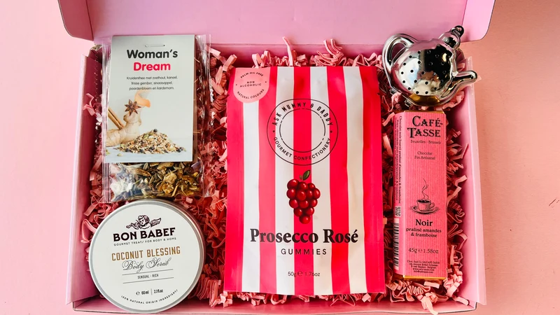 Moederdag Brievenbus Cadeau – Luxe Verwenpakket met Body Scrub & Thee