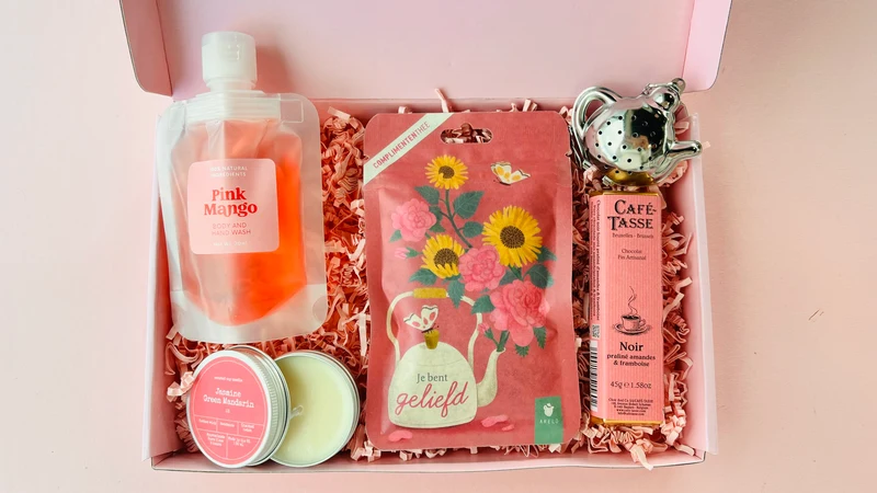 Moederdag Brievenbus Cadeau – Luxe Verwenpakket met Pink Mango & Thee