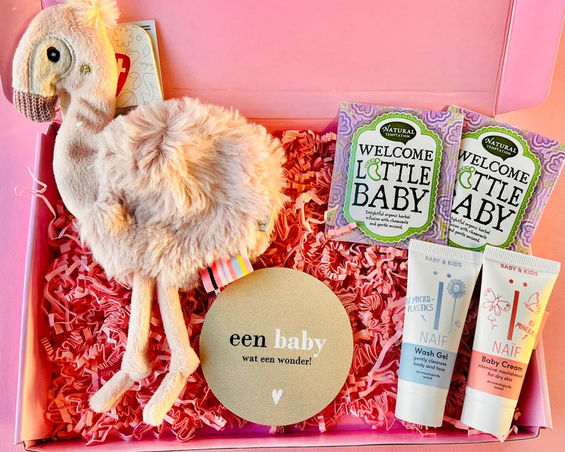 Geboorte Brievenbuscadeau | Roze Flamingo Verwenbox met Naïf Mini’s