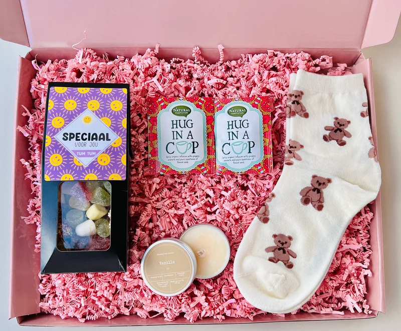 Knuffel Cadeau Brievenbus | Cadeaubox met Sokken, Thee & Snoep | The Prezzent