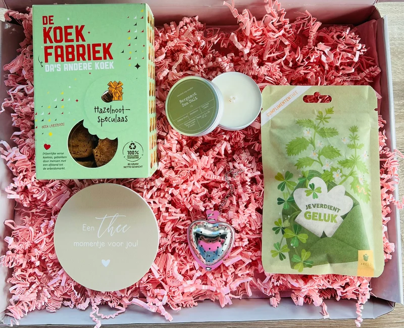 Beterschap cadeau brievenbus – cadeaubox met thee, koekjes & kaars 💛