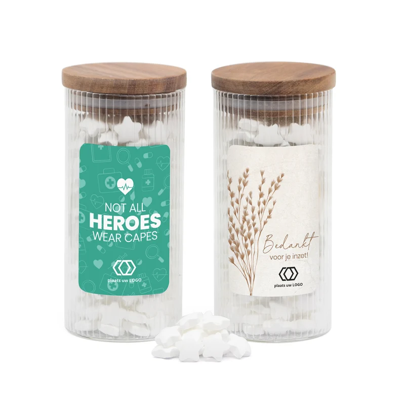 Pot met ribbelglas gevuld met snoepjes - Verpleging