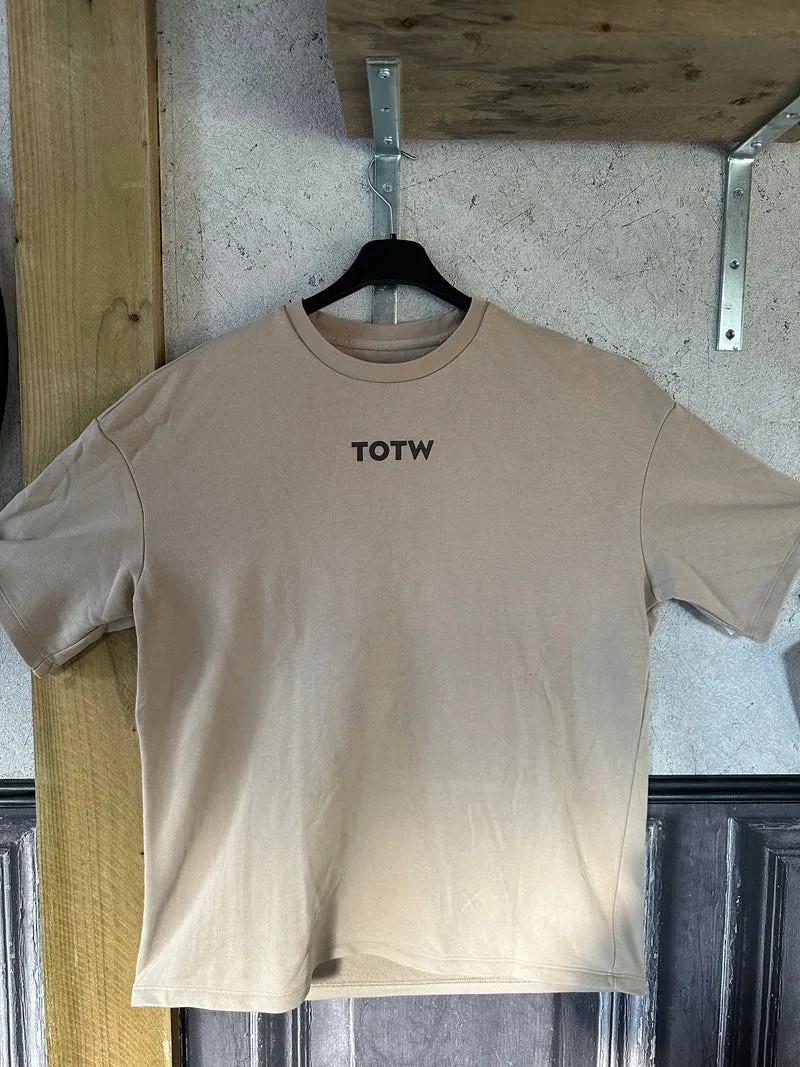 OVERSIZED T-SHIRT.