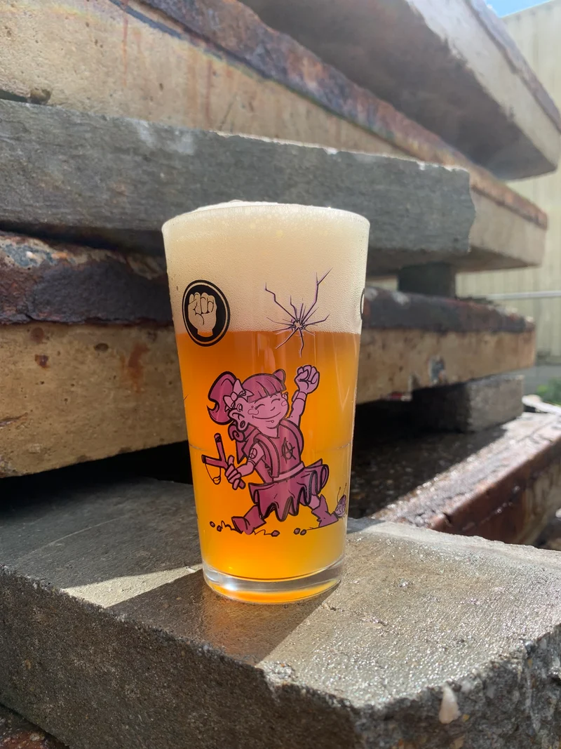 Oproer glas (vaasje)
