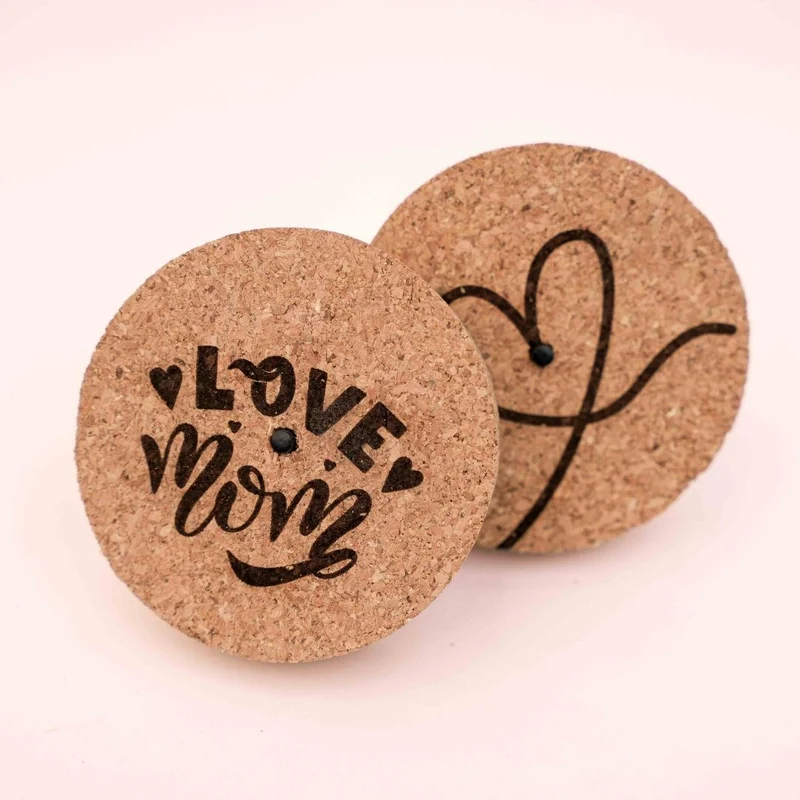 Persoonlijke LED kurk met gravering - 'LOVE MOM' of ♡